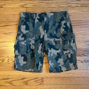 camo cargo shorts size 18
